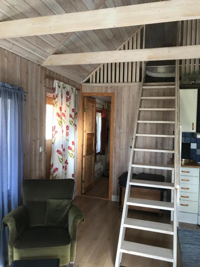Trevlig Stuga Pa Landet, Centralt 8Km Fran Centrum エスキルスチュナ エクステリア 写真