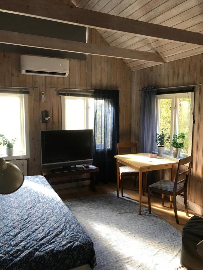 Trevlig Stuga Pa Landet, Centralt 8Km Fran Centrum エスキルスチュナ エクステリア 写真