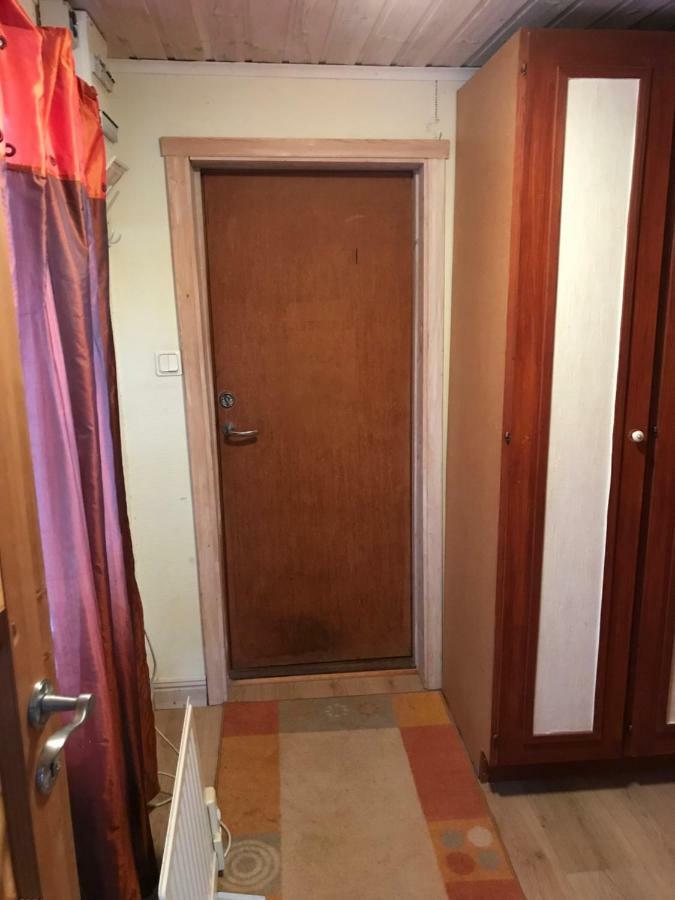 Trevlig Stuga Pa Landet, Centralt 8Km Fran Centrum エスキルスチュナ エクステリア 写真